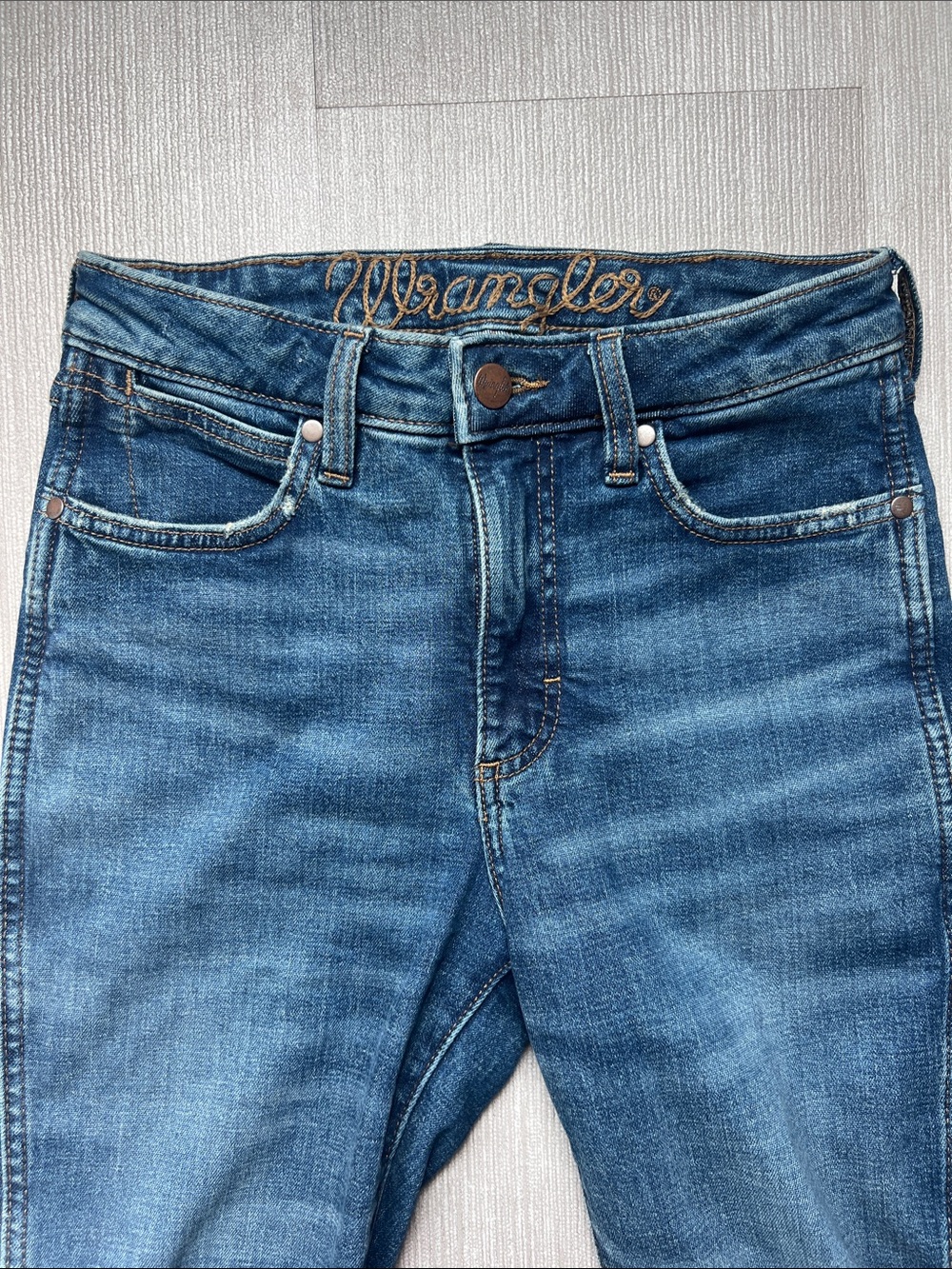 Wrangler elephant bell bottom jeans - Picture 2 of 6
